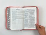 Biblia RVR60, Letra grande, tamaño manual, cierre, índice, rosa/café (floral)